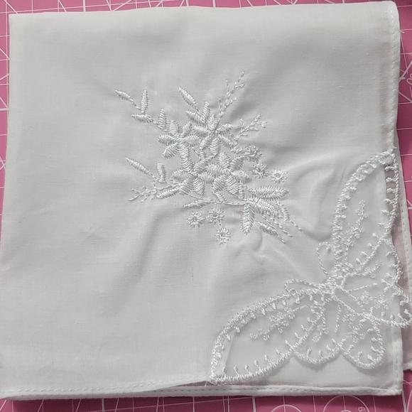 Luminous Grandmother's Handkerchief - Picture 3 of 3